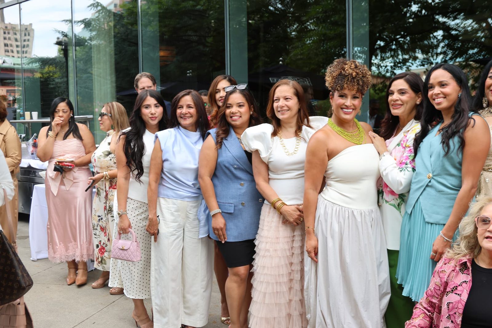 Líderes y comunidad en la celebración de Hispanic Image